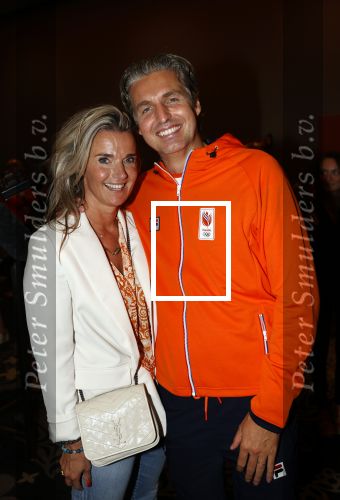 Schiphol 9 augustus 2021
Pieter v d Hoogenband met zijn vrouw Marie Jose bij aankomst op schiphol.
