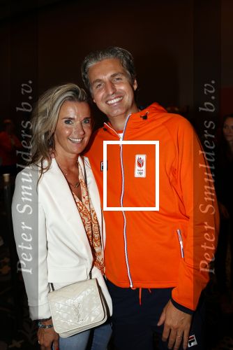 Schiphol 9 augustus 2021
Pieter v d Hoogenband met zijn vrouw Marie Jose bij aankomst op schiphol.