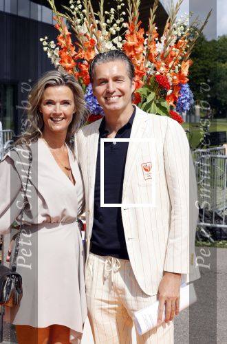 Den Haag 10 augustus 2021
De olympische sporters die een medaille hebben gewonnen op de olympische spelen van Tokyo worden geeerd door oa Mark Rutte en Minister Stef Blok. De huldiging vint plaats in het sportcentrum in het zuiderpark.
Aanwezig oa  Sifan Hassan Harrie Lavreysen  Kiran Badloe Annemiek v d Vleuten Niek Kimmann Shanne Braspennincx Abdi Nageeye Jeffrey Hoogland Gabriella Schloesser Steve Wijler Arno Kamminga Sharon v Rouwendaal Tom Dumoulin Anouk Vetter Femke Bol Nouchka Fontijn Merel Smulders Sanne v Dijke Maikel v d Vleuten Kirsten Wild Annemiek Bekkering Annette Duetz Emma Oosterwegel Marit Bouwmeester Anna v d Breggen Roy v d Berg , heren 4 roeien , dames 2 roeien, heren 4x 400m  en het nederlands dames hockeyteam .Ook chef de Mission Pieter v d Hoogenband is er natuurlijk bij . Pieter met zijn vrouw Marie Jose
