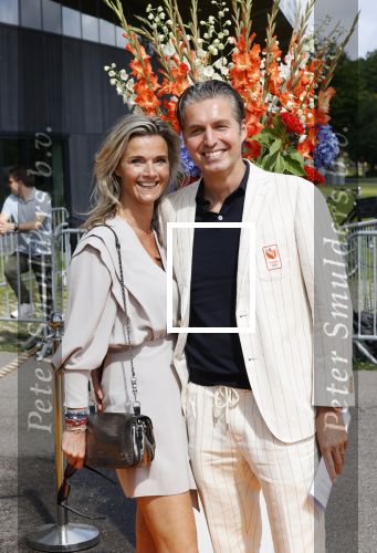 Den Haag 10 augustus 2021
De olympische sporters die een medaille hebben gewonnen op de olympische spelen van Tokyo worden geeerd door oa Mark Rutte en Minister Stef Blok. De huldiging vint plaats in het sportcentrum in het zuiderpark.
Aanwezig oa  Sifan Hassan Harrie Lavreysen  Kiran Badloe Annemiek v d Vleuten Niek Kimmann Shanne Braspennincx Abdi Nageeye Jeffrey Hoogland Gabriella Schloesser Steve Wijler Arno Kamminga Sharon v Rouwendaal Tom Dumoulin Anouk Vetter Femke Bol Nouchka Fontijn Merel Smulders Sanne v Dijke Maikel v d Vleuten Kirsten Wild Annemiek Bekkering Annette Duetz Emma Oosterwegel Marit Bouwmeester Anna v d Breggen Roy v d Berg , heren 4 roeien , dames 2 roeien, heren 4x 400m  en het nederlands dames hockeyteam .Ook chef de Mission Pieter v d Hoogenband is er natuurlijk bij . Pieter met zijn vrouw Marie Jose