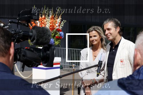 Den Haag 10 augustus 2021
De olympische sporters die een medaille hebben gewonnen op de olympische spelen van Tokyo worden geeerd door oa Mark Rutte en Minister Stef Blok. De huldiging vint plaats in het sportcentrum in het zuiderpark.
Aanwezig oa  Sifan Hassan Harrie Lavreysen  Kiran Badloe Annemiek v d Vleuten Niek Kimmann Shanne Braspennincx Abdi Nageeye Jeffrey Hoogland Gabriella Schloesser Steve Wijler Arno Kamminga Sharon v Rouwendaal Tom Dumoulin Anouk Vetter Femke Bol Nouchka Fontijn Merel Smulders Sanne v Dijke Maikel v d Vleuten Kirsten Wild Annemiek Bekkering Annette Duetz Emma Oosterwegel Marit Bouwmeester Anna v d Breggen Roy v d Berg , heren 4 roeien , dames 2 roeien, heren 4x 400m  en het nederlands dames hockeyteam .Ook chef de Mission Pieter v d Hoogenband is er natuurlijk bij . Pieter met zijn vrouw Marie Jose