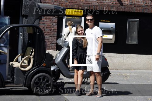 Amsterdam 15 augustus 2021 
Quincy Schellevis met zijn dochter Bobby en hun Biro