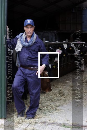 Hieslum 27 augustus 2021
Rogier Smit op een boerderij in Friesland . Ook zijn hond Brownie is natuurlijk mee.
