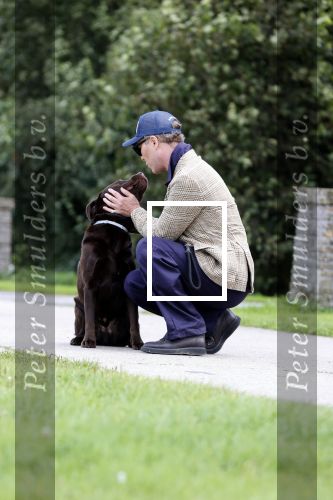 Hieslum 27 augustus 2021
Rogier Smit op een boerderij in Friesland . Ook zijn hond Brownie is natuurlijk mee.