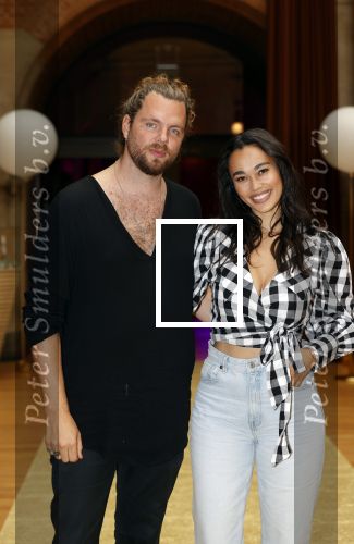 Amsterdam 25 augustus 2021
Expositie met Prinses Eloise in de Beurs v Berlage. Het is een event van Magnum ijs. Romy Monteiro met vriend Jasper Suyk