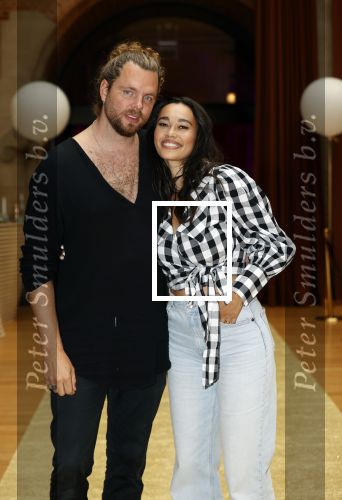 Amsterdam 25 augustus 2021
Expositie met Prinses Eloise in de Beurs v Berlage. Het is een event van Magnum ijs. Romy Monteiro met vriend Jasper Suyk