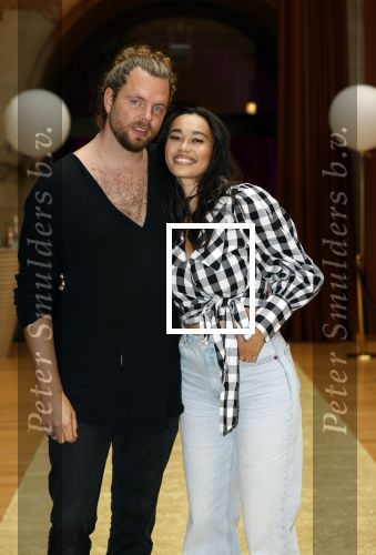 Amsterdam 25 augustus 2021
Expositie met Prinses Eloise in de Beurs v Berlage. Het is een event van Magnum ijs. Romy Monteiro met vriend Jasper Suyk
