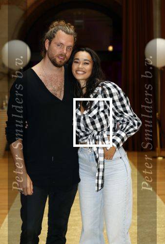 Amsterdam 25 augustus 2021
Expositie met Prinses Eloise in de Beurs v Berlage. Het is een event van Magnum ijs. Romy Monteiro met vriend Jasper Suyk