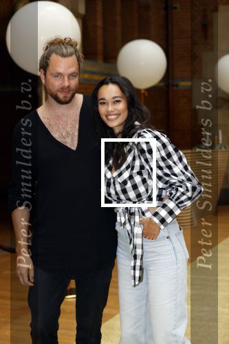 Amsterdam 25 augustus 2021
Expositie met Prinses Eloise in de Beurs v Berlage. Het is een event van Magnum ijs. Romy Monteiro met vriend Jasper Suyk