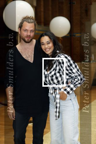 Amsterdam 25 augustus 2021
Expositie met Prinses Eloise in de Beurs v Berlage. Het is een event van Magnum ijs. Romy Monteiro met vriend Jasper Suyk