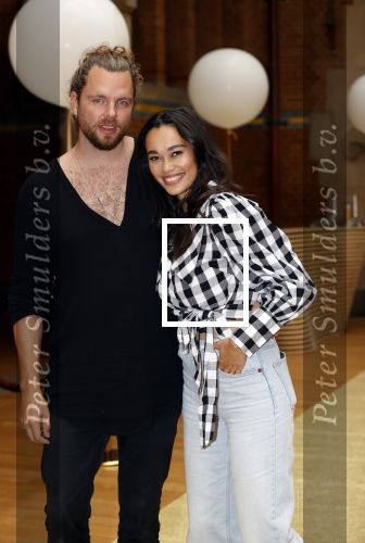Amsterdam 25 augustus 2021
Expositie met Prinses Eloise in de Beurs v Berlage. Het is een event van Magnum ijs. Romy Monteiro met vriend Jasper Suyk