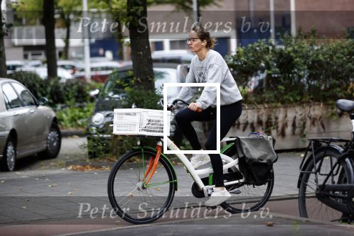 Amsterdam 29 augustus 2021
Sanne Wallis de Vries op de fiets in Amsterdam.
