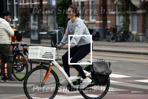 Amsterdam 29 augustus 2021
Sanne Wallis de Vries op de fiets in Amsterdam.