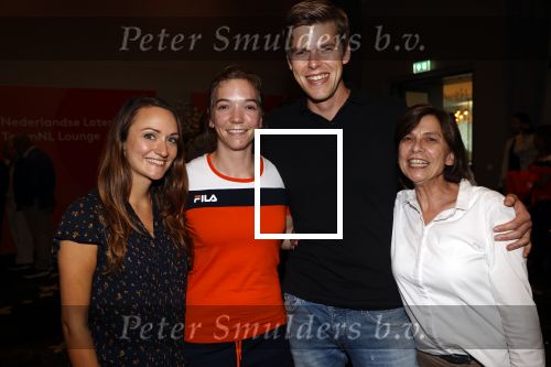 Schiphol 9 augustus 2021
Aankomst olympische sporters op schiphol in hotel Hilton. Shanne Braspennincx werd opgehaald door haar moeder zus en broer
