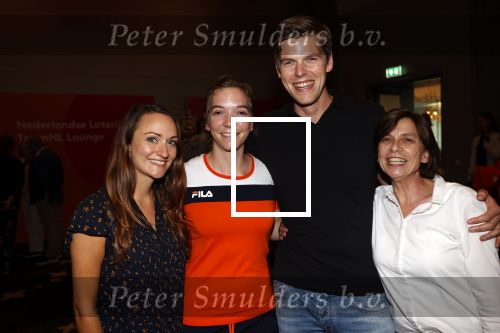 Schiphol 9 augustus 2021
Aankomst olympische sporters op schiphol in hotel Hilton. Shanne Braspennincx werd opgehaald door haar moeder zus en broer