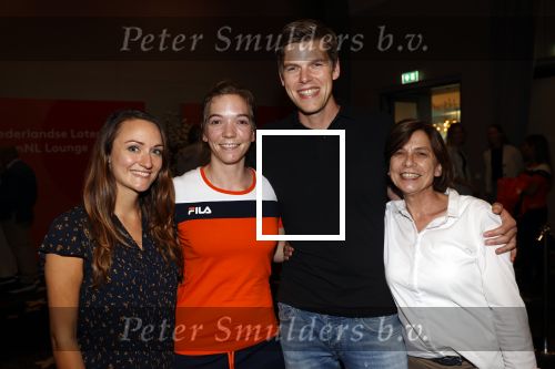 Schiphol 9 augustus 2021
Aankomst olympische sporters op schiphol in hotel Hilton. Shanne Braspennincx werd opgehaald door haar moeder zus en broer