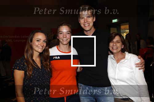 Schiphol 9 augustus 2021
Aankomst olympische sporters op schiphol in hotel Hilton. Shanne Braspennincx werd opgehaald door haar moeder zus en broer