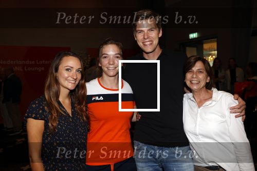 Schiphol 9 augustus 2021
Aankomst olympische sporters op schiphol in hotel Hilton. Shanne Braspennincx werd opgehaald door haar moeder zus en broer