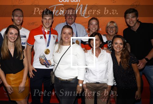 Schiphol 9 augustus 2021
Aankomst olympische sporters op schiphol in hotel Hilton. Shanne Braspennincx met vriend Jeffrey Hoogland en familie