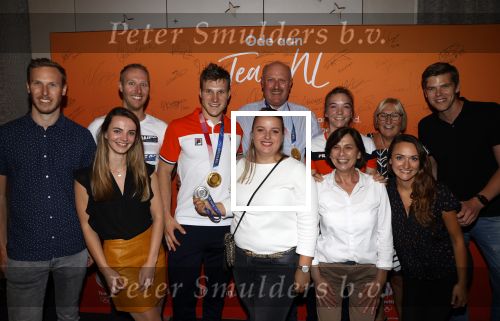 Schiphol 9 augustus 2021
Aankomst olympische sporters op schiphol in hotel Hilton. Shanne Braspennincx met vriend Jeffrey Hoogland en familie