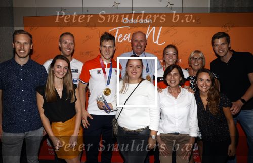 Schiphol 9 augustus 2021
Aankomst olympische sporters op schiphol in hotel Hilton. Shanne Braspennincx met vriend Jeffrey Hoogland en familie