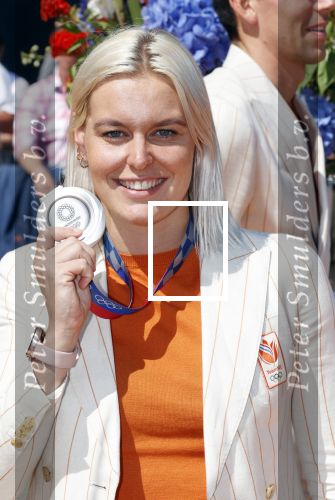 Den Haag 10 augustus 2021
De olympische sporters die een medaille hebben gewonnen op de olympische spelen van Tokyo worden geeerd door oa Mark Rutte en Minister Stef Blok. De huldiging vint plaats in het sportcentrum in het zuiderpark.
Aanwezig oa  Sifan Hassan Harrie Lavreysen  Kiran Badloe Annemiek v d Vleuten Niek Kimmann Shanne Braspennincx Abdi Nageeye Jeffrey Hoogland Gabriella Schloesser Steve Wijler Arno Kamminga Sharon v Rouwendaal Tom Dumoulin Anouk Vetter Femke Bol Nouchka Fontijn Merel Smulders Sanne v Dijke Maikel v d Vleuten Kirsten Wild Annemiek Bekkering Annette Duetz Emma Oosterwegel Marit Bouwmeester Anna v d Breggen Roy v d Berg , heren 4 roeien , dames 2 roeien, heren 4x 400m  en het nederlands dames hockeyteam .Ook chef de Mission Pieter v d Hoogenband is er natuurlijk bij .
