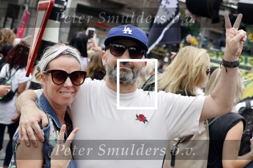 Amsterdam 21 augustus 2021
Demonstratie Mute us in amsterdam . Er zijn meerdere djs aanwezig zoals Sunnery James Ryan Marciano Ronald Molendijk Fred v Leer Sidney Brandeis en Menno Kohler.