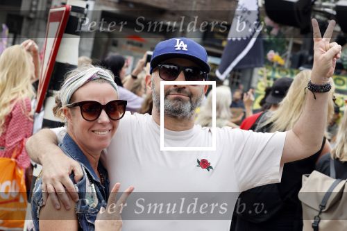 Amsterdam 21 augustus 2021
Demonstratie Mute us in amsterdam . Er zijn meerdere djs aanwezig zoals Sunnery James Ryan Marciano Ronald Molendijk Fred v Leer Sidney Brandeis en Menno Kohler.