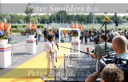 Den Haag 10 augustus 2021
De olympische sporters die een medaille hebben gewonnen op de olympische spelen van Tokyo worden geeerd door oa Mark Rutte en Minister Stef Blok. De huldiging vint plaats in het sportcentrum in het zuiderpark.
Aanwezig oa  Sifan Hassan Harrie Lavreysen  Kiran Badloe Annemiek v d Vleuten Niek Kimmann Shanne Braspennincx Abdi Nageeye Jeffrey Hoogland Gabriella Schloesser Steve Wijler Arno Kamminga Sharon v Rouwendaal Tom Dumoulin Anouk Vetter Femke Bol Nouchka Fontijn Merel Smulders Sanne v Dijke Maikel v d Vleuten Kirsten Wild Annemiek Bekkering Annette Duetz Emma Oosterwegel Marit Bouwmeester Anna v d Breggen Roy v d Berg , heren 4 roeien , dames 2 roeien, heren 4x 400m  en het nederlands dames hockeyteam .Ook chef de Mission Pieter v d Hoogenband is er natuurlijk bij .