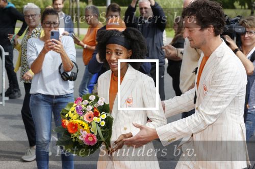 Den Haag 10 augustus 2021
De olympische sporters die een medaille hebben gewonnen op de olympische spelen van Tokyo worden geeerd door oa Mark Rutte en Minister Stef Blok. De huldiging vint plaats in het sportcentrum in het zuiderpark.
Aanwezig oa  Sifan Hassan Harrie Lavreysen  Kiran Badloe Annemiek v d Vleuten Niek Kimmann Shanne Braspennincx Abdi Nageeye Jeffrey Hoogland Gabriella Schloesser Steve Wijler Arno Kamminga Sharon v Rouwendaal Tom Dumoulin Anouk Vetter Femke Bol Nouchka Fontijn Merel Smulders Sanne v Dijke Maikel v d Vleuten Kirsten Wild Annemiek Bekkering Annette Duetz Emma Oosterwegel Marit Bouwmeester Anna v d Breggen Roy v d Berg , heren 4 roeien , dames 2 roeien, heren 4x 400m  en het nederlands dames hockeyteam .Ook chef de Mission Pieter v d Hoogenband is er natuurlijk bij .  sifan met haar manager begeleider Sander Ogink