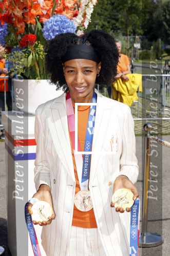 Den Haag 10 augustus 2021
De olympische sporters die een medaille hebben gewonnen op de olympische spelen van Tokyo worden geeerd door oa Mark Rutte en Minister Stef Blok. De huldiging vint plaats in het sportcentrum in het zuiderpark.
Aanwezig oa  Sifan Hassan Harrie Lavreysen  Kiran Badloe Annemiek v d Vleuten Niek Kimmann Shanne Braspennincx Abdi Nageeye Jeffrey Hoogland Gabriella Schloesser Steve Wijler Arno Kamminga Sharon v Rouwendaal Tom Dumoulin Anouk Vetter Femke Bol Nouchka Fontijn Merel Smulders Sanne v Dijke Maikel v d Vleuten Kirsten Wild Annemiek Bekkering Annette Duetz Emma Oosterwegel Marit Bouwmeester Anna v d Breggen Roy v d Berg , heren 4 roeien , dames 2 roeien, heren 4x 400m  en het nederlands dames hockeyteam .Ook chef de Mission Pieter v d Hoogenband is er natuurlijk bij .