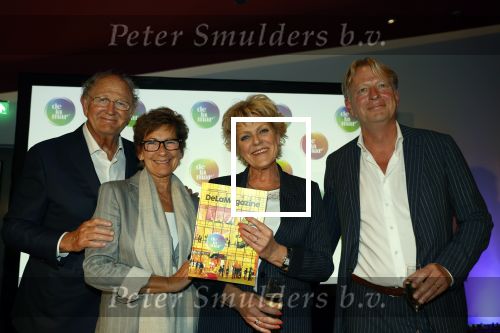 Amsterdam 26 augustus 2021
Presentatie magazine van het DeLaMar theater . Joop v d Ende geeft toespraak . Simone Kleinsma kreeg het eerste exemplaar.