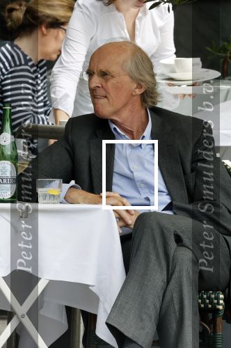 Amsterdam 20 augustus 2021
Advocaat Stefan Kalff en oud miss nederland organisator Hans Konings op terras.