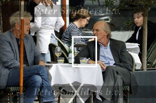 Amsterdam 20 augustus 2021
Advocaat Stefan Kalff en oud miss nederland organisator Hans Konings op terras.