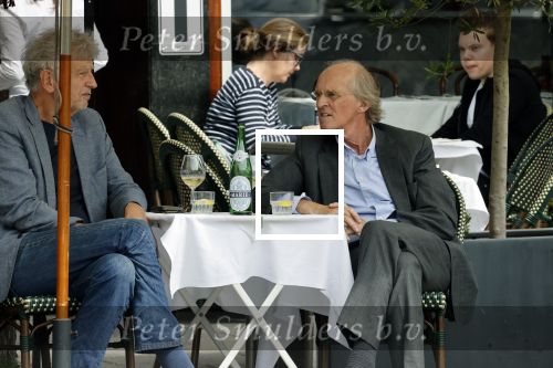 Amsterdam 20 augustus 2021
Advocaat Stefan Kalff en oud miss nederland organisator Hans Konings op terras.
