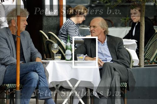 Amsterdam 20 augustus 2021
Advocaat Stefan Kalff en oud miss nederland organisator Hans Konings op terras.