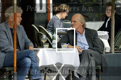 Amsterdam 20 augustus 2021
Advocaat Stefan Kalff en oud miss nederland organisator Hans Konings op terras.