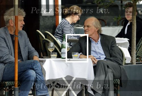 Amsterdam 20 augustus 2021
Advocaat Stefan Kalff en oud miss nederland organisator Hans Konings op terras.