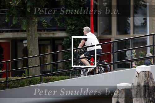 Amsterdam 13 augustus 2021
Thomas Acda op de fiets in Amsterdam