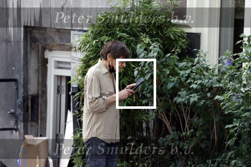Amsterdam 13 augustus 2021
Wim T Schippers voor zijn huis op de wallen.