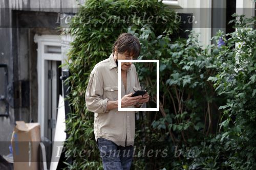 Amsterdam 13 augustus 2021
Wim T Schippers voor zijn huis op de wallen.