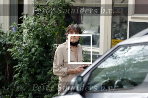 Amsterdam 13 augustus 2021
Wim T Schippers voor zijn huis op de wallen.