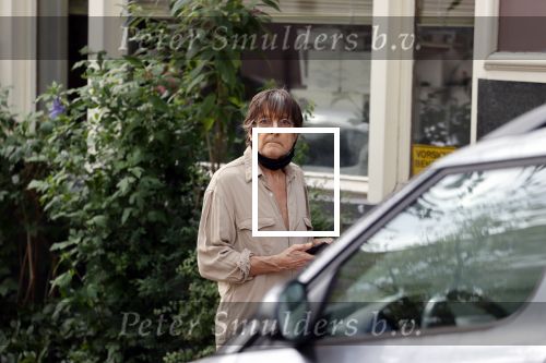 Amsterdam 13 augustus 2021
Wim T Schippers voor zijn huis op de wallen.