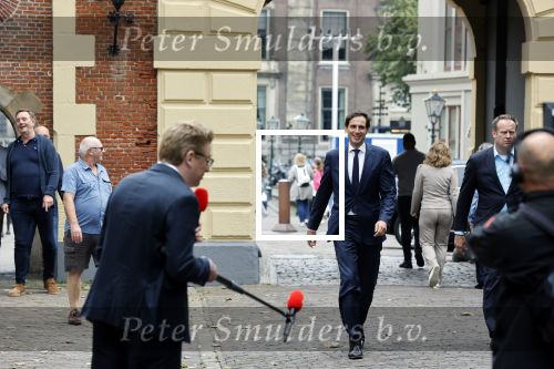 Den Haag 31 augustus 2021
Mark Rutte , Wopke Hoekstra Lillianne Ploumen Jesse Klaver Sigrid Kaag Gert Jan Segers en Rob Jetten op gesprek bij Mariette Hamer ivm vormen van nieuwe regering op het binnenhof.