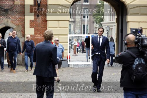 Den Haag 31 augustus 2021
Mark Rutte , Wopke Hoekstra Lillianne Ploumen Jesse Klaver Sigrid Kaag Gert Jan Segers en Rob Jetten op gesprek bij Mariette Hamer ivm vormen van nieuwe regering op het binnenhof.