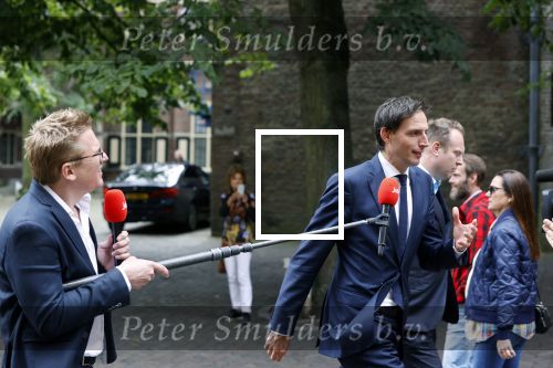 Den Haag 31 augustus 2021
Mark Rutte , Wopke Hoekstra Lillianne Ploumen Jesse Klaver Sigrid Kaag Gert Jan Segers en Rob Jetten op gesprek bij Mariette Hamer ivm vormen van nieuwe regering op het binnenhof. Wopke met Jair Ferwerda
