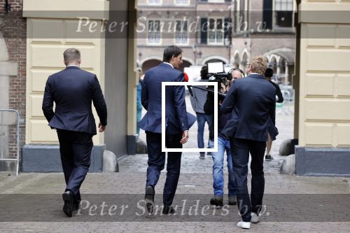 Den Haag 31 augustus 2021
Mark Rutte , Wopke Hoekstra Lillianne Ploumen Jesse Klaver Sigrid Kaag Gert Jan Segers en Rob Jetten op gesprek bij Mariette Hamer ivm vormen van nieuwe regering op het binnenhof. Wopke met Jair Ferwerda