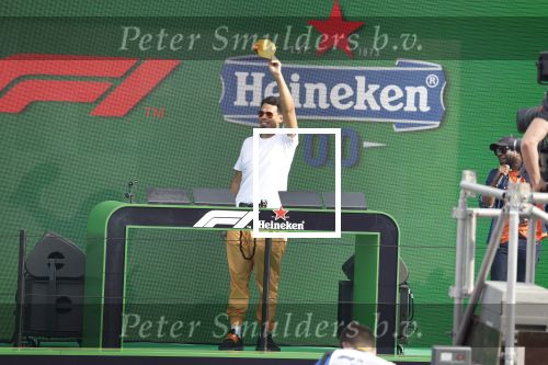 Zandvoort 4 september 2022
Afrojack ( Nick v d Wall) draait op de nederlandse F1 Grand Prix op circuit Zandvoort.