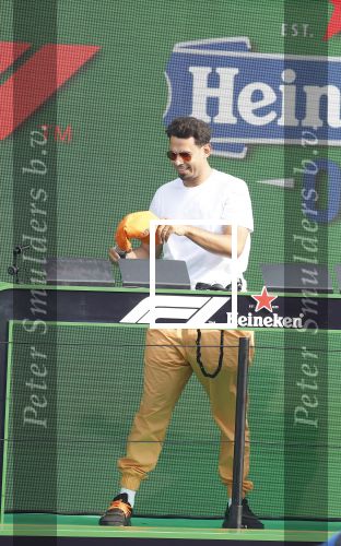 Zandvoort 4 september 2022
Afrojack ( Nick v d Wall) draait op de nederlandse F1 Grand Prix op circuit Zandvoort.