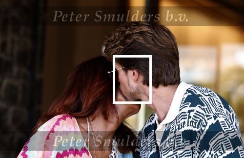 Spanje 4 augustus 2022
Andre Hazes viert vakantie in Spanje met zijn moeder tante en neven. De tattoo 1212 is bijna weg gelaserd .